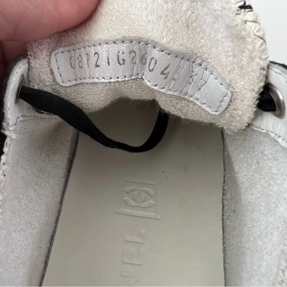 CHANEL | Black White Low Top Tennis Sneakers CC Logo‎ Tweed Suede Vintage EU 37
